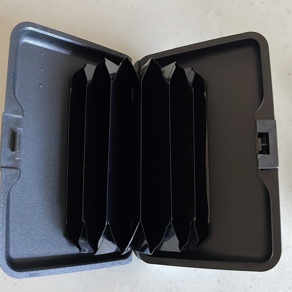 Card holder - Picture 5 of 9